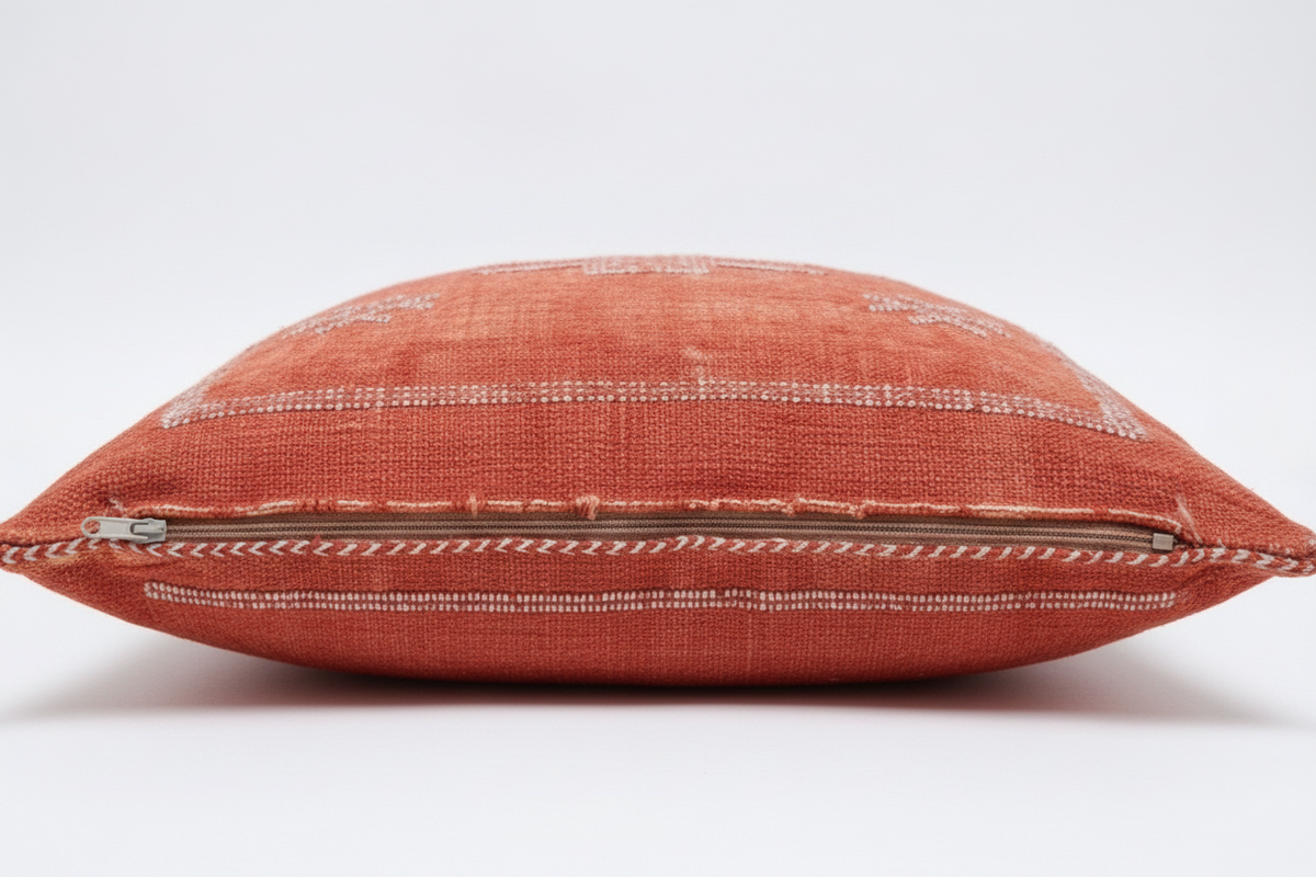 Housse de coussin Sabra rouge terracotta et blanc — soie de cactus artisanat marocain fait main